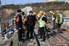 西安铁警：护航煤运保畅通