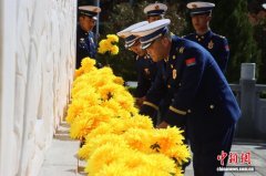 西藏林芝消防救援机动支队察隅大队清明祭扫英雄坡纪念园